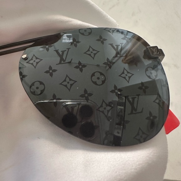 Louis Vuitton Clockwise sunglasses: 100^ authentic great condition - Picture 3 of 12